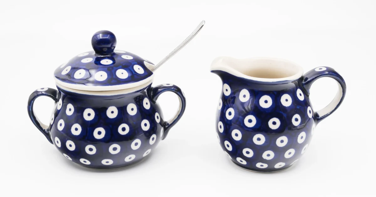 Ceramika bolesławiecka — tradycyjne wzory niebiesko-białe